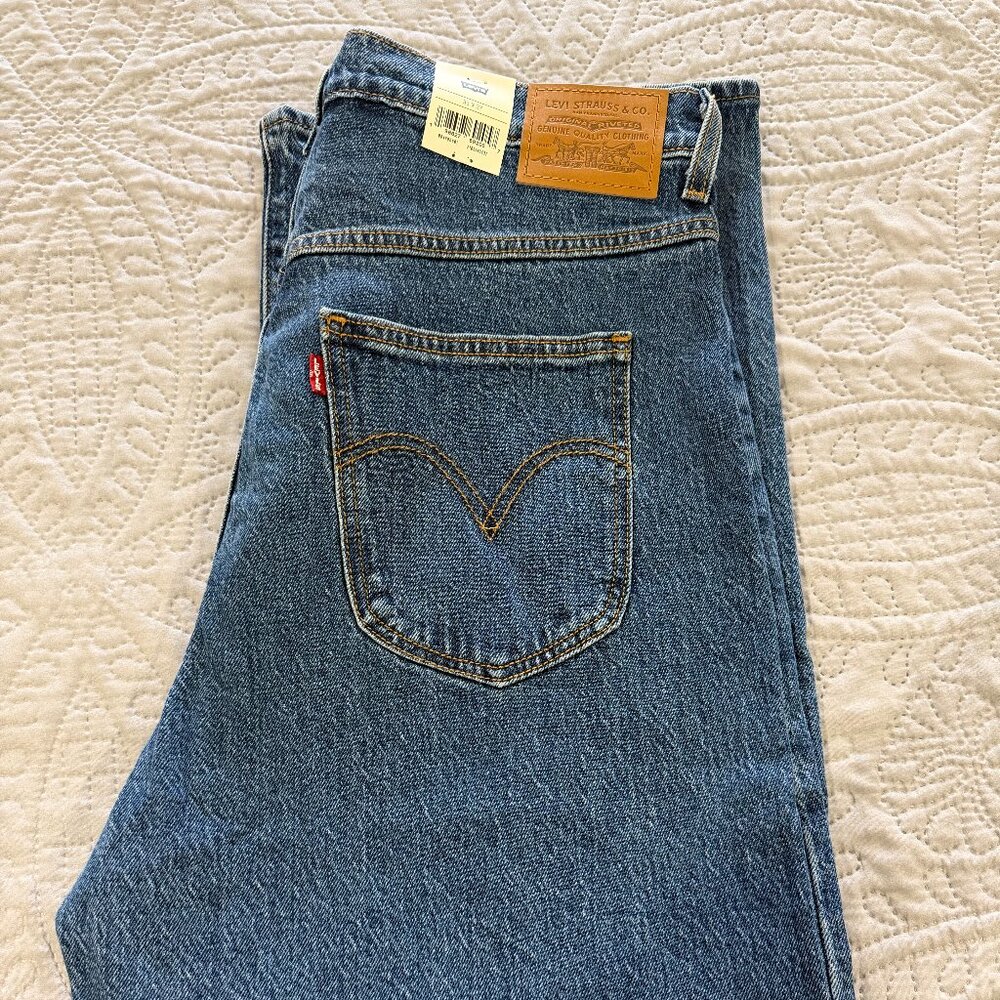 NEW (With Tags) LEVIS Ribcage Western Yoke Women's Jeans  33W x 27L